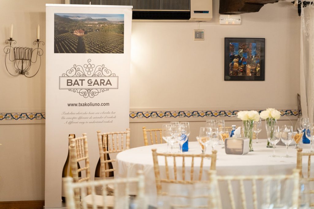 Cata comentada de Txema Gotxi y actuación de Twin Room