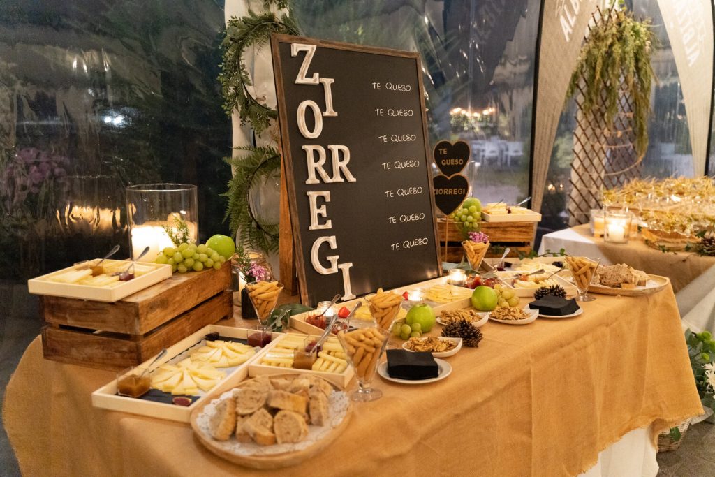 Cata comentada de Txema Gotxi y actuación de Twin Room