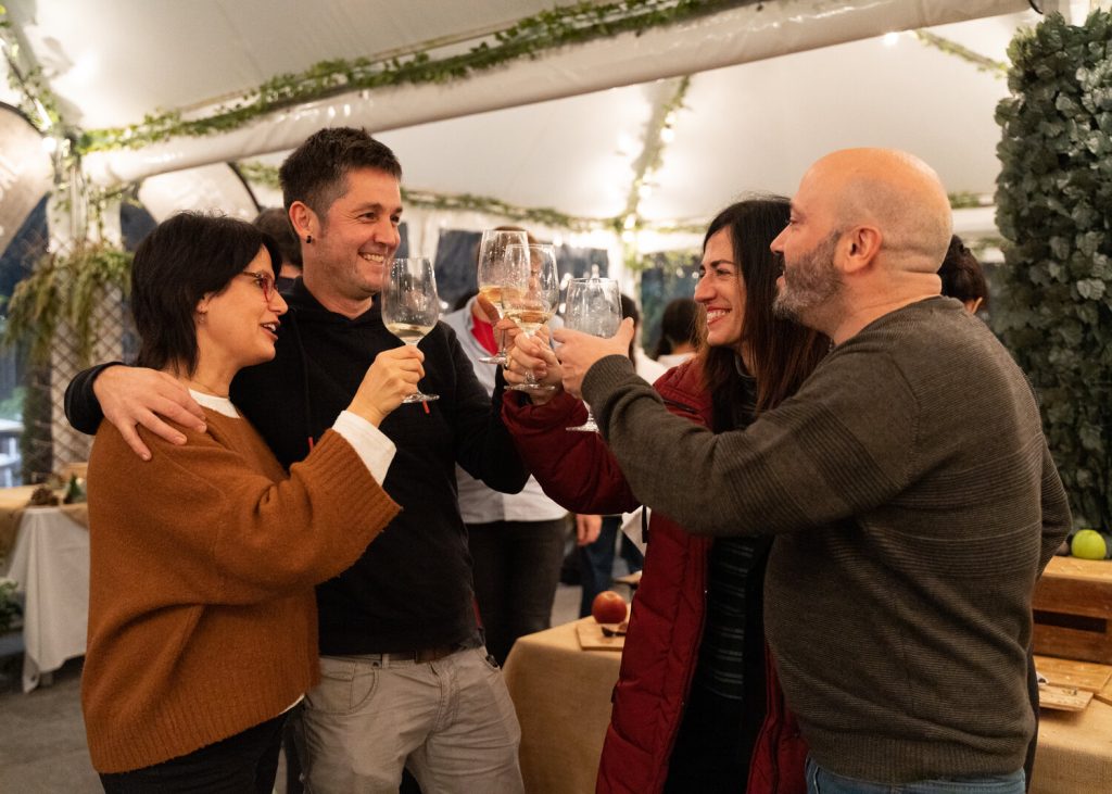 Cata comentada de Txema Gotxi y actuación de Twin Room