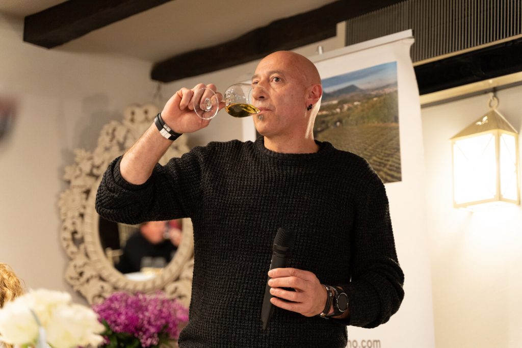 Cata comentada de Txema Gotxi y actuación de Twin Room